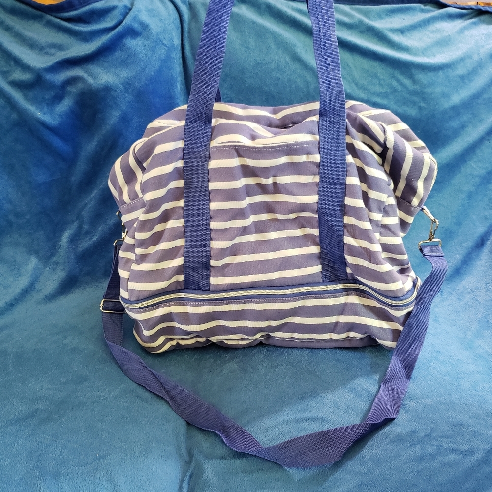 Spacious tote bag